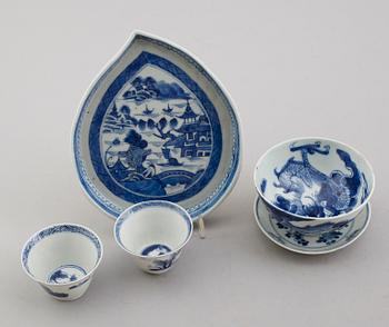 PORSLINSFÖREMÅL, 5 st, Kina, 1700-/1800-tal.