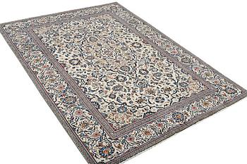 A carpet, Kashan, ca 288 x 197 cm.
