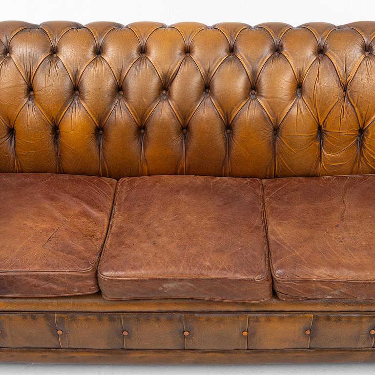 Sofa, Chesterfield model, late 20th century.