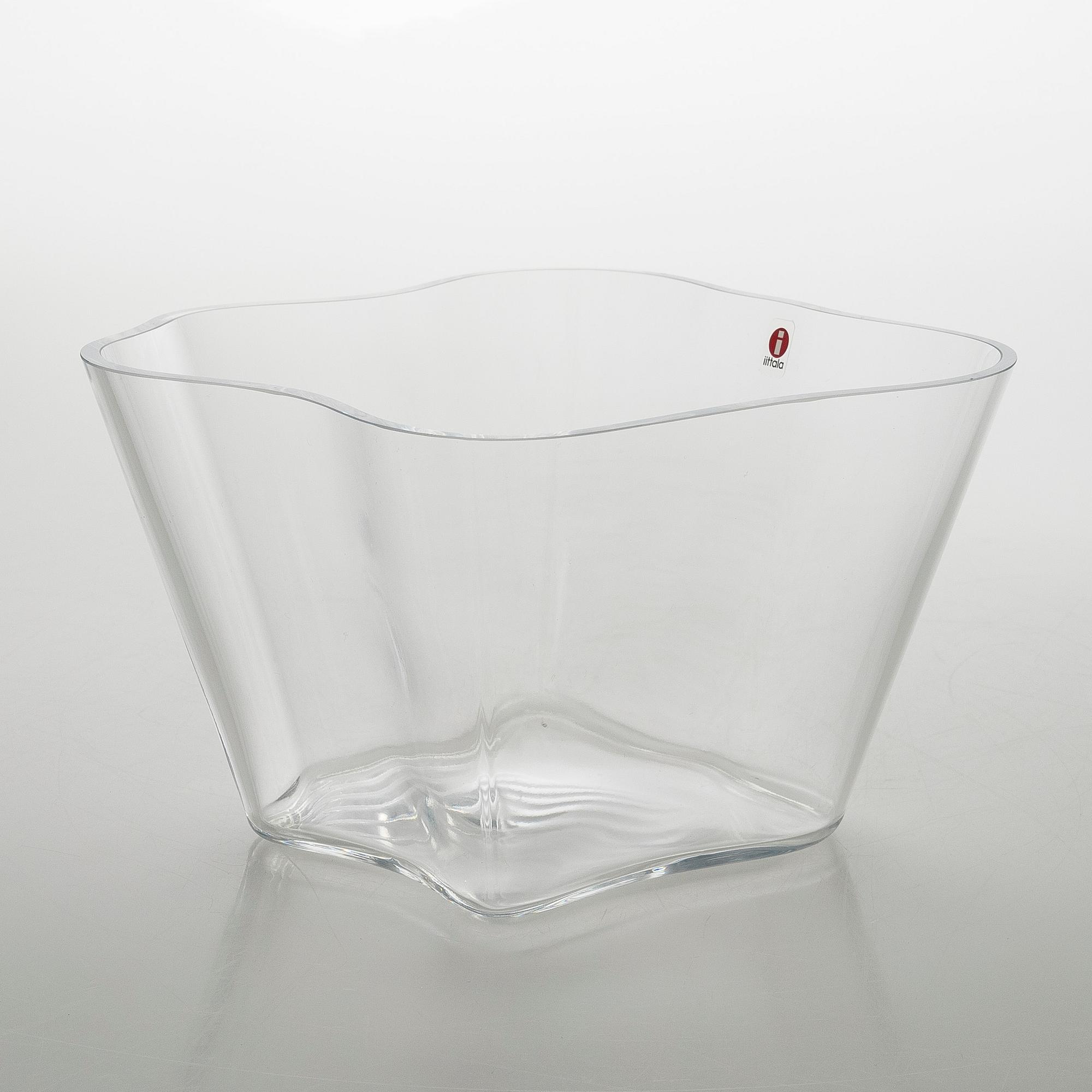 Alvar Aalto, one piece of  'Aalto flower' glass sculpture, signed Alvar Aalto Iittala, late 20th century.