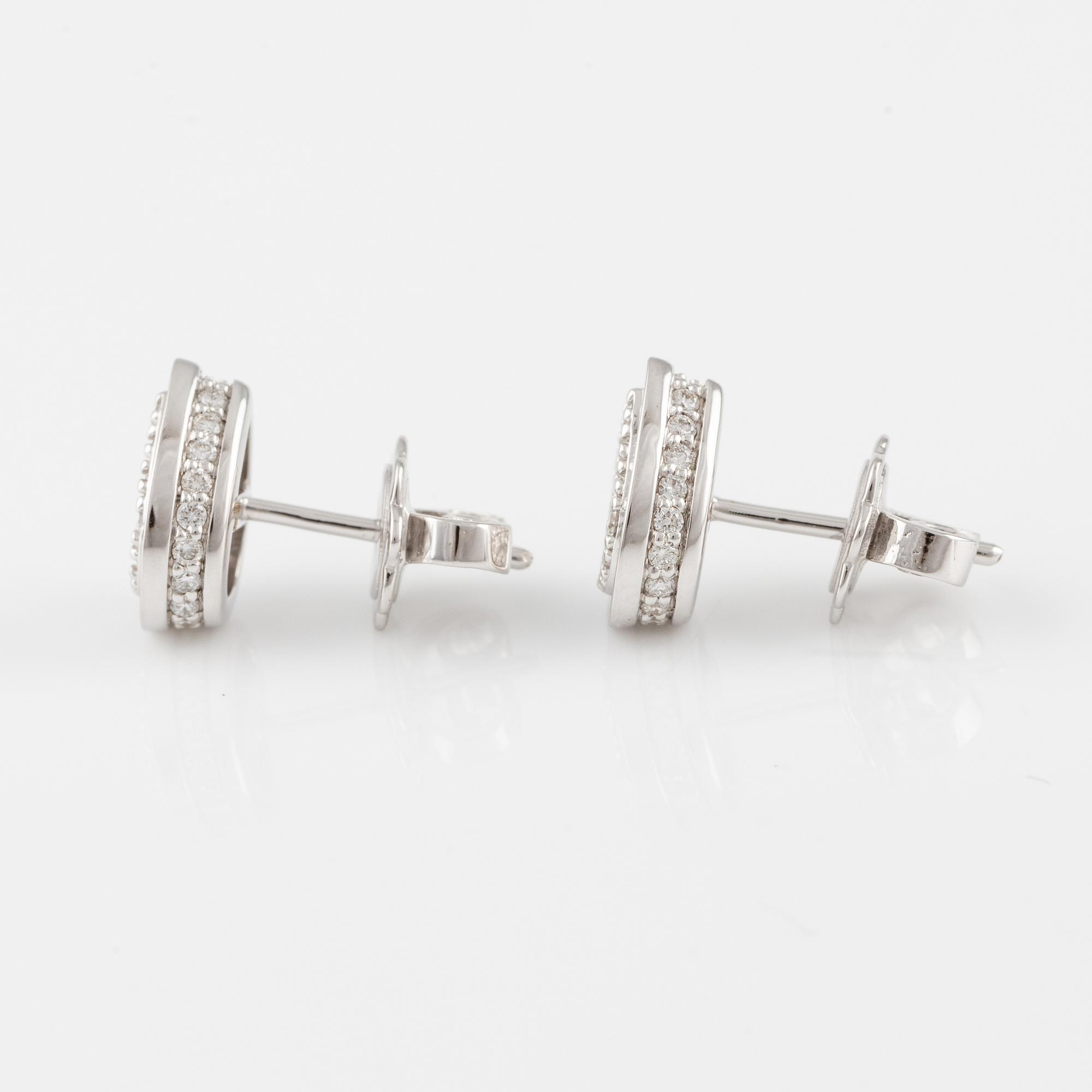 Drop-shaped earrings with brilliant-cut diamonds.