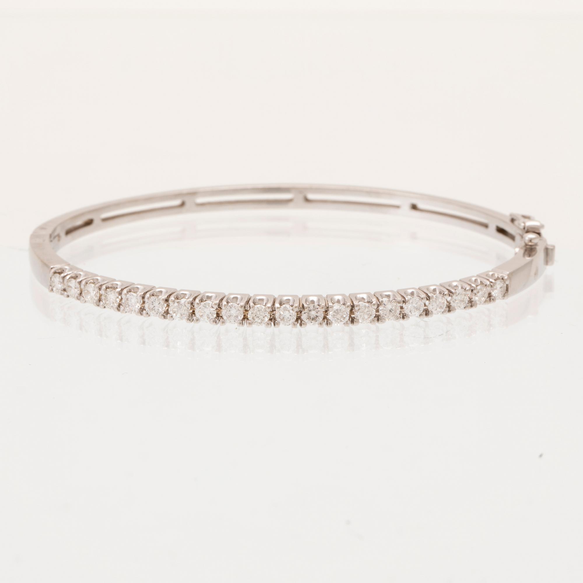 An 18K white gold bracelet set with round brilliant-cut diamonds.