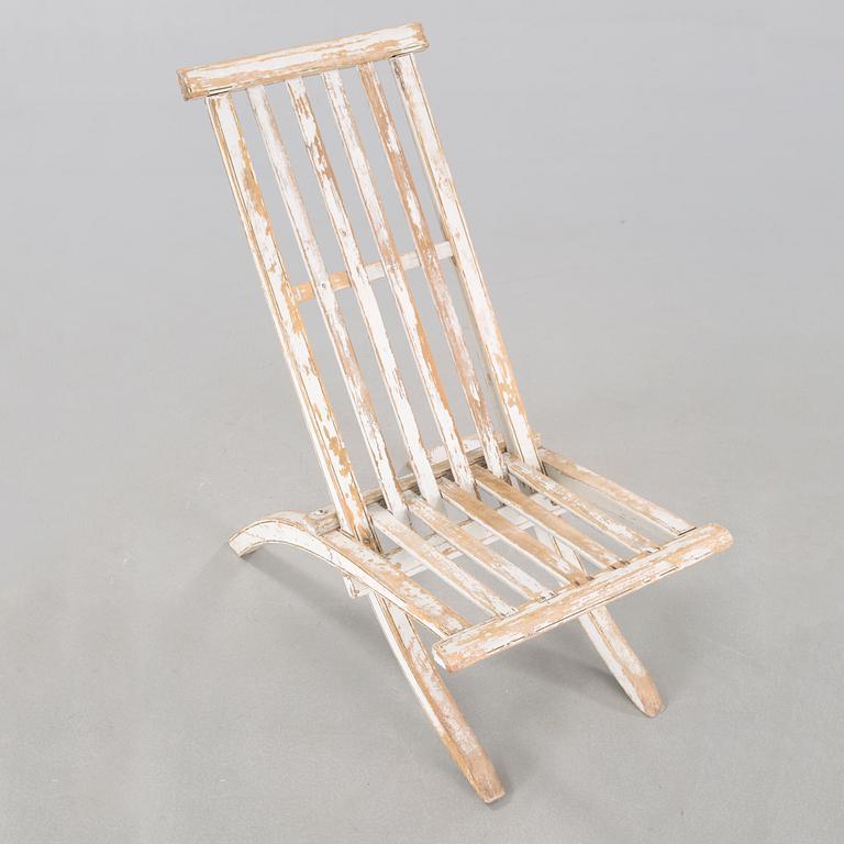 A deckchair from the latter half of the 20th century.