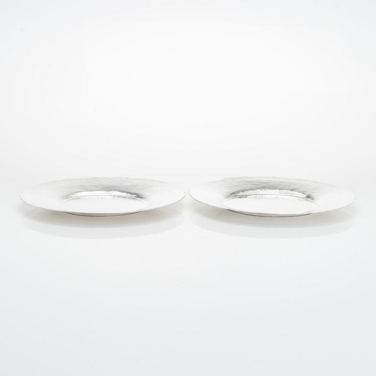 Tapio Wirkkala, two sterling silver dishes, model TW 410, Kultakeskus, Hämeenlinna 1972 and 1973. Design year 1969.