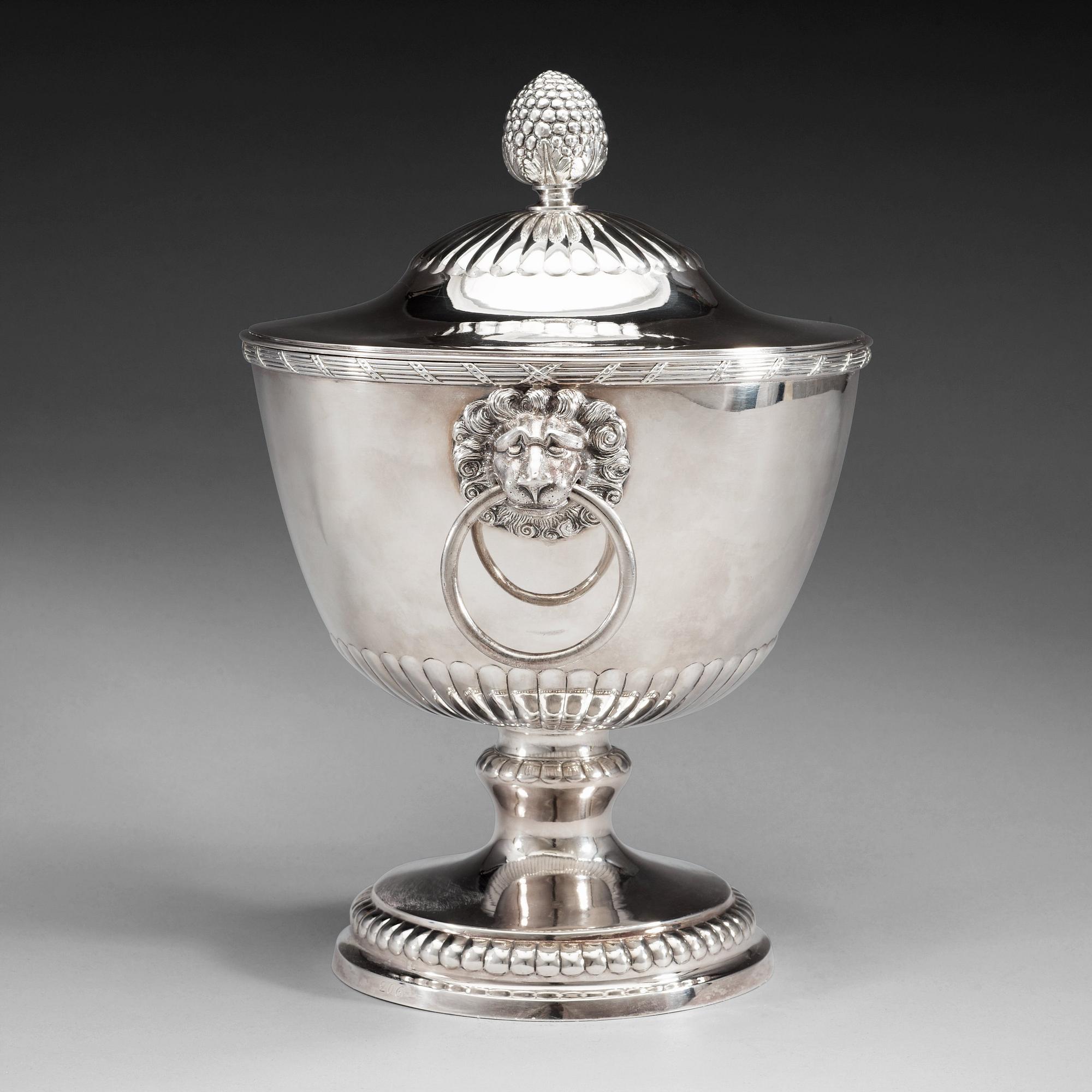 Erik Holmberg, terrin med lock, silver, Lund 1796. Gustaviansk.