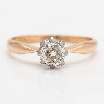 Ring, 18K guld, med en gammalslipad diamant ca 0.54ct. Auran Kultaseppä, Åbo 1966.