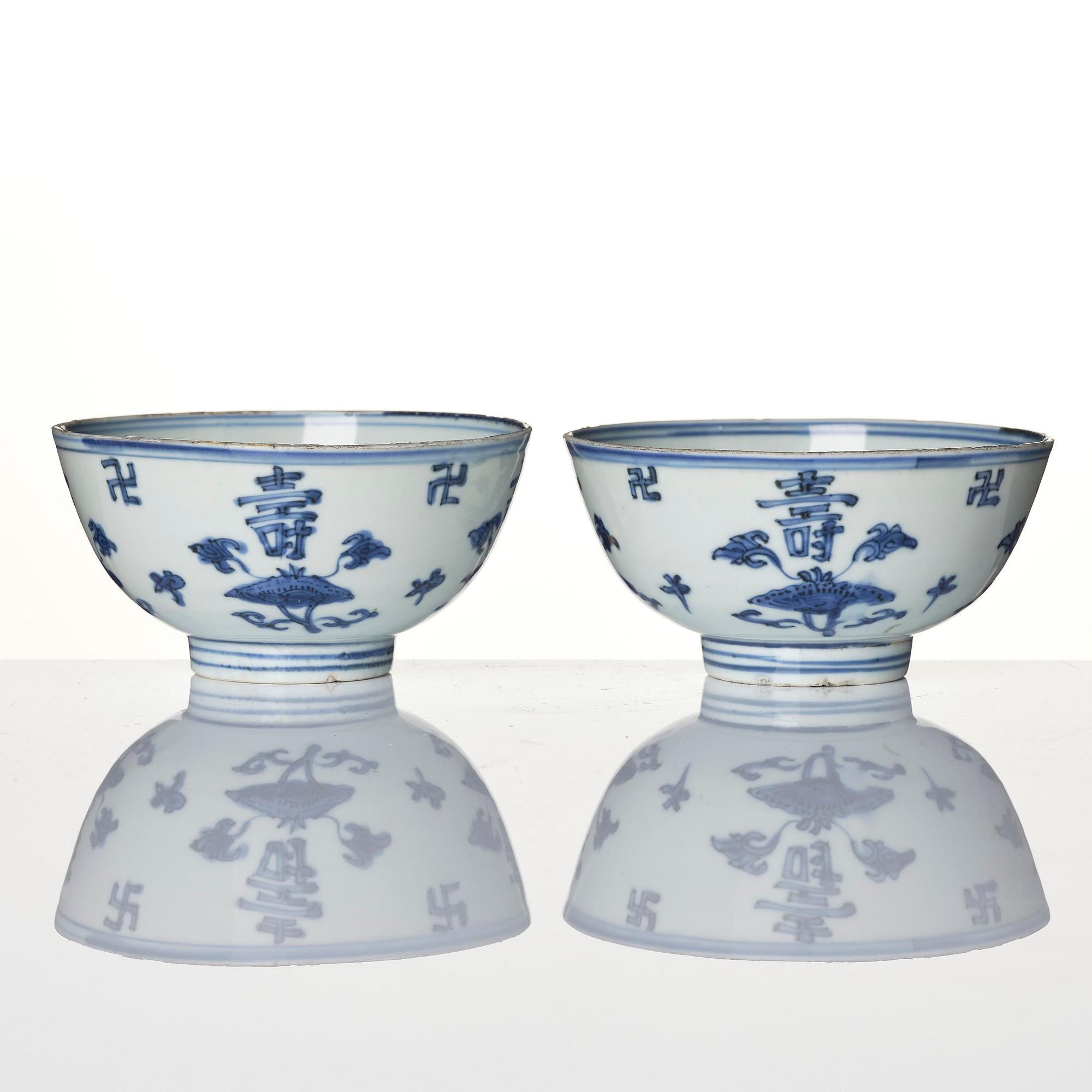 A pair of blue and white 'lotus' bowls, 17th century.