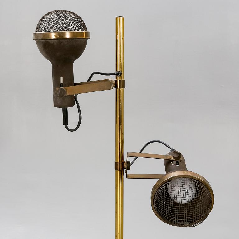 A late 20th century brass floor lamp.