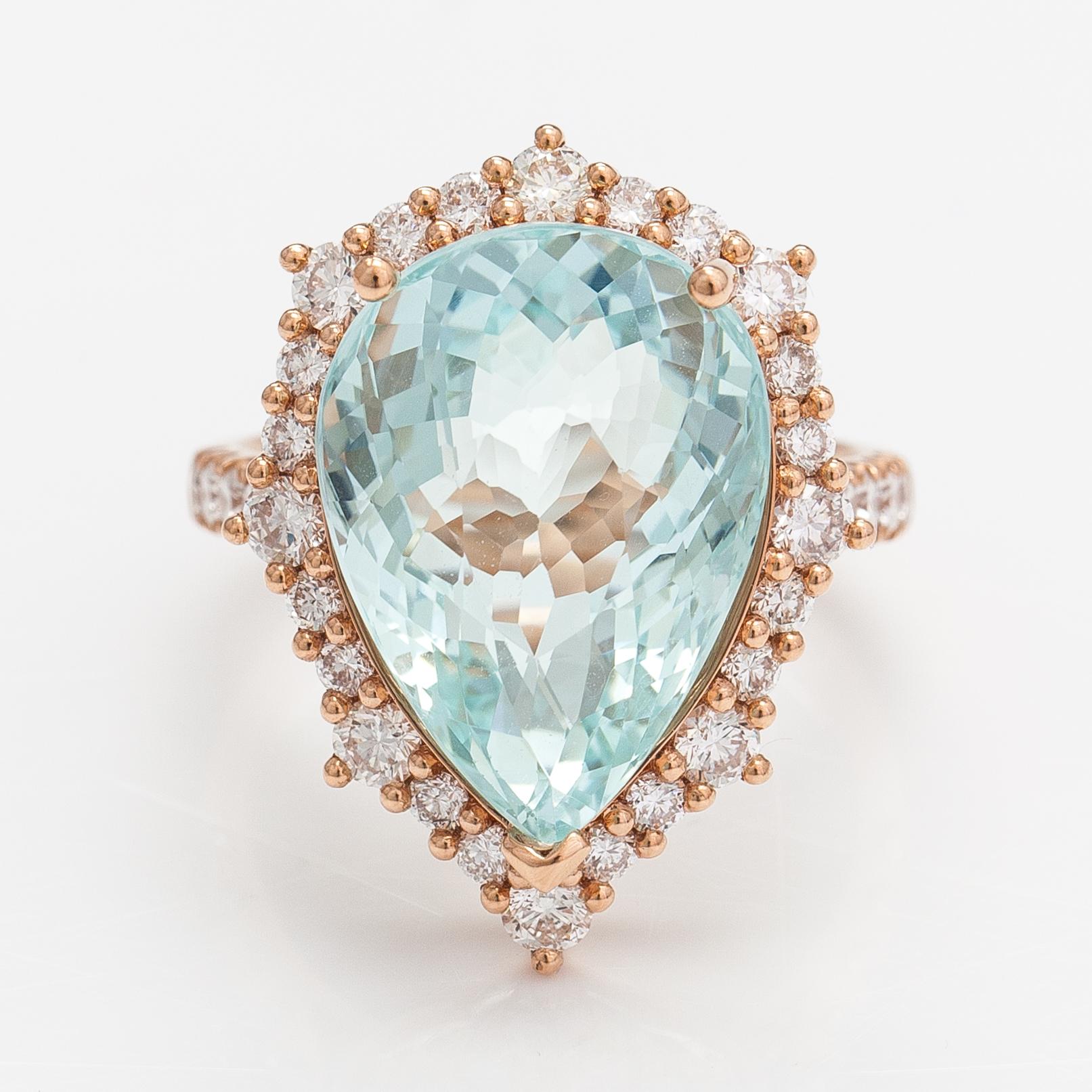 Ring, 18K roséguld, diamanter ca 1.44 ct tot och akvamarin ca 12.94 ct. IGI-certifikat.