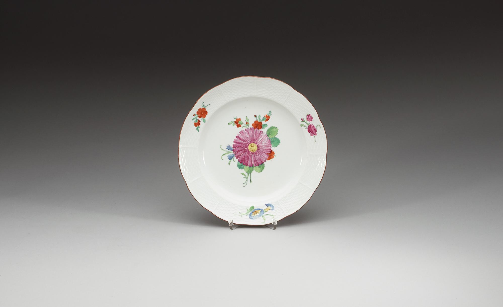 A matched set of eight Russian dinner plates, Imperial porcelianmanufactory, St Petersburg, 18th Century.