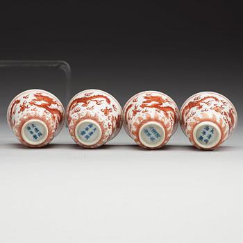 KOPPAR, sju stycken, porslin. Qing dynastin, fyra med Tongzhis sex karaktärers märke (1862-1874),