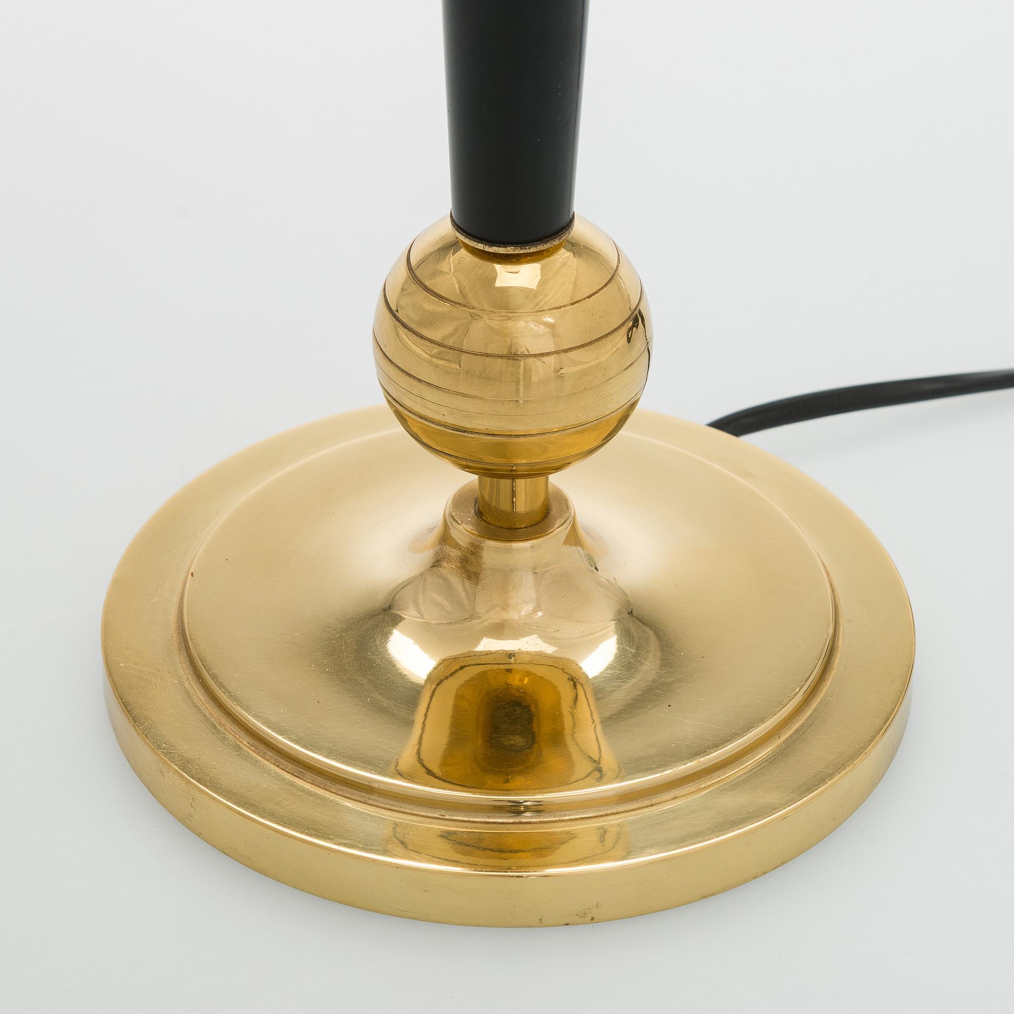 Harald Notini, A 1930s table lamp model 15007.