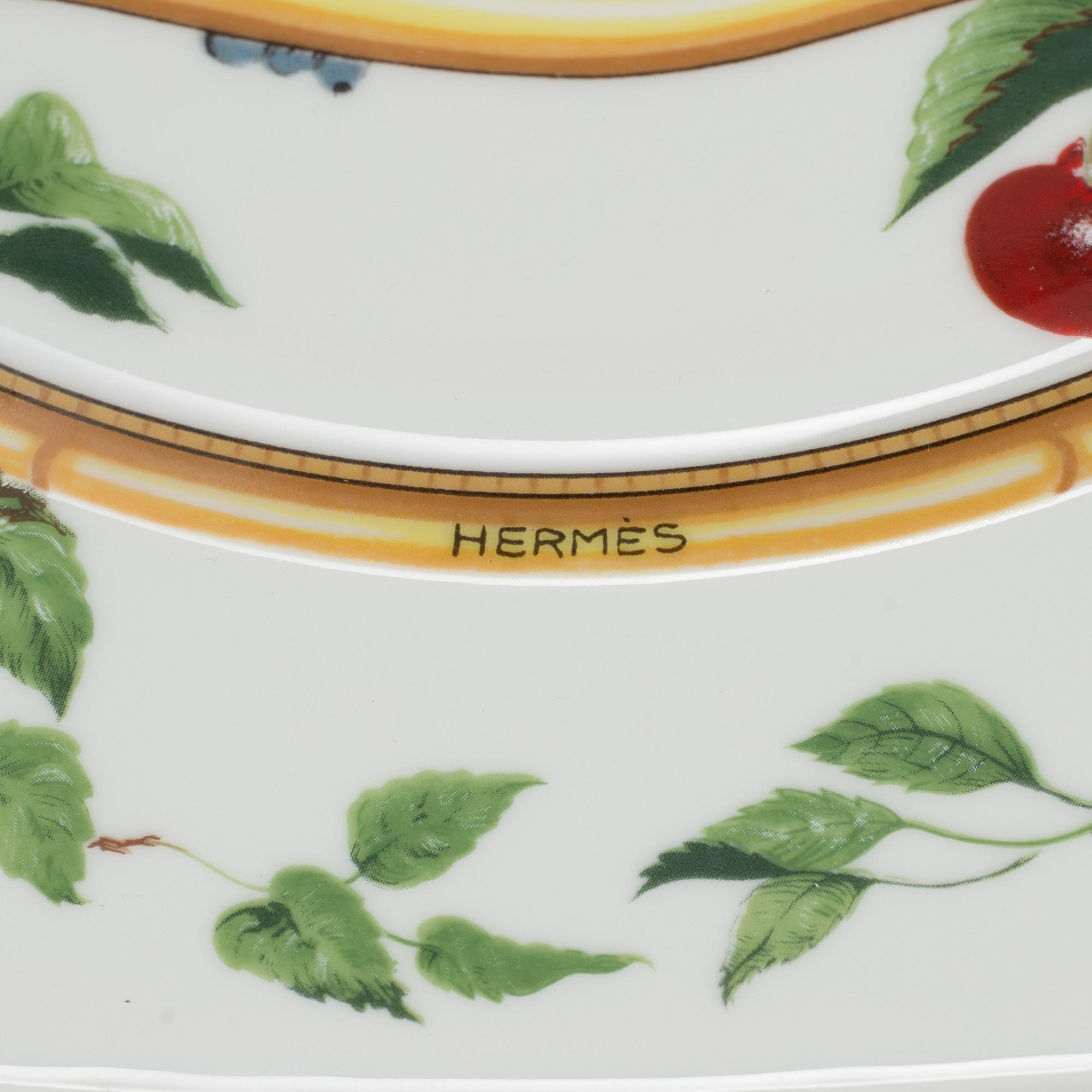 a set of 12 porcelain plates 