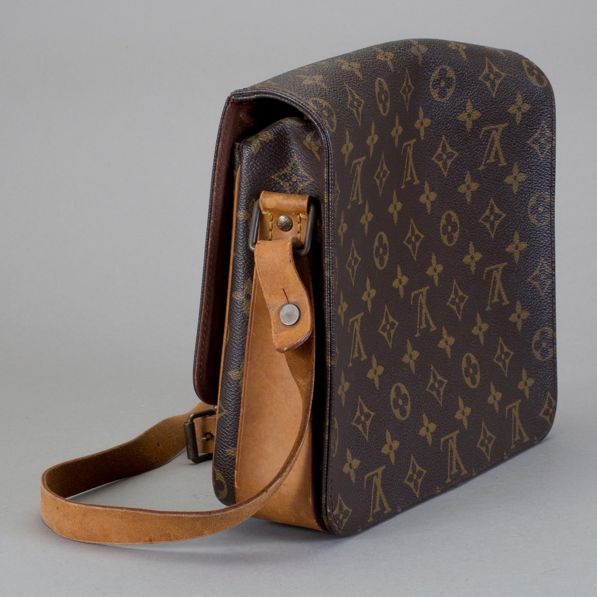 VÄSKA, "Cartouchiere", Louis Vuitton.