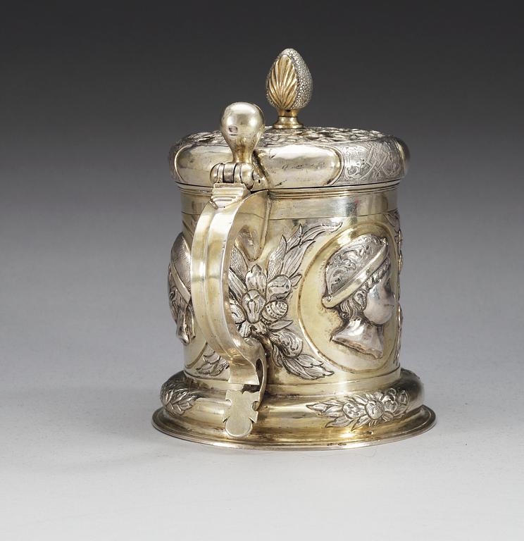 A Baltic 17th century parcel-gilt tankard, makers mark of Daniel Otto, Reval (1659-1689).