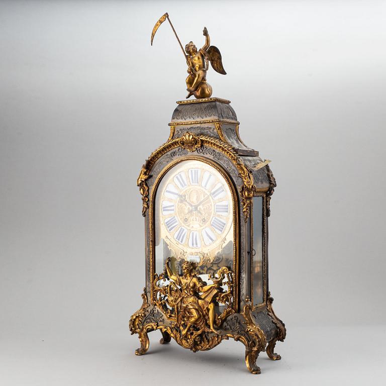 A French mantle clock, 19th century.