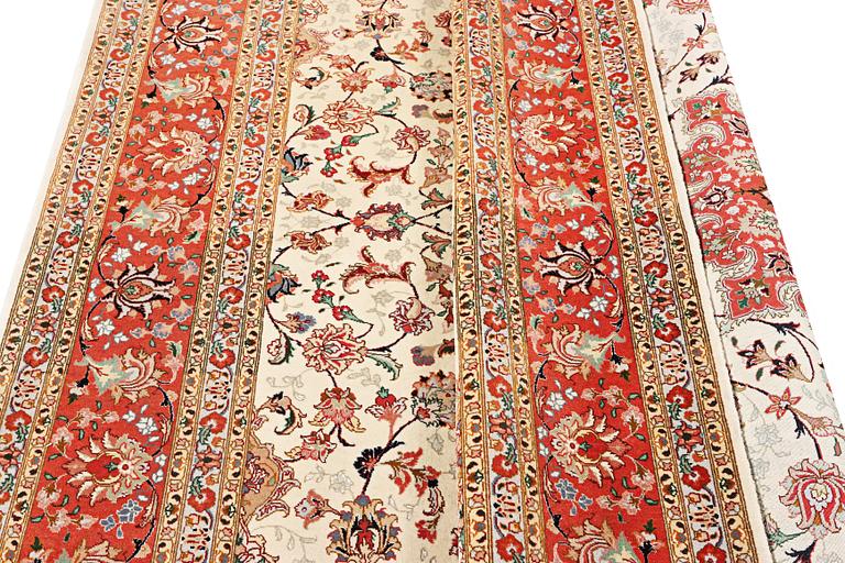 A Tabriz carpet, part silk, 50 raj, c. 304 x 204 cm.
