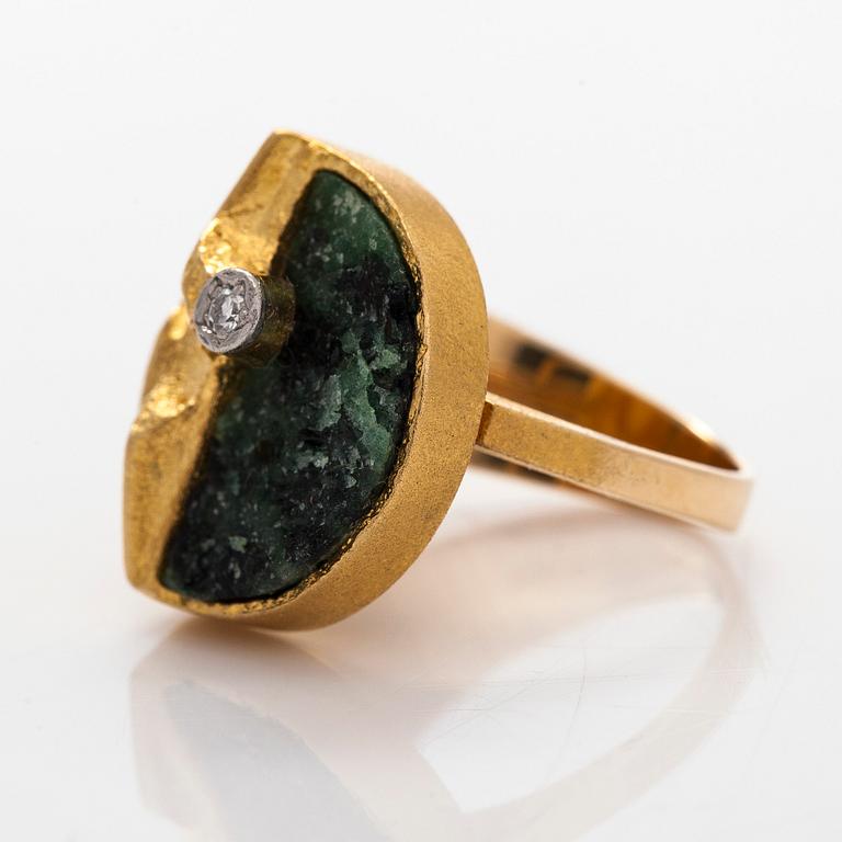 Björn Weckström, an 18K gold ring 'Quebec' with a ca 0.05 ct diamond and a zoisite for Lapponia 1976.