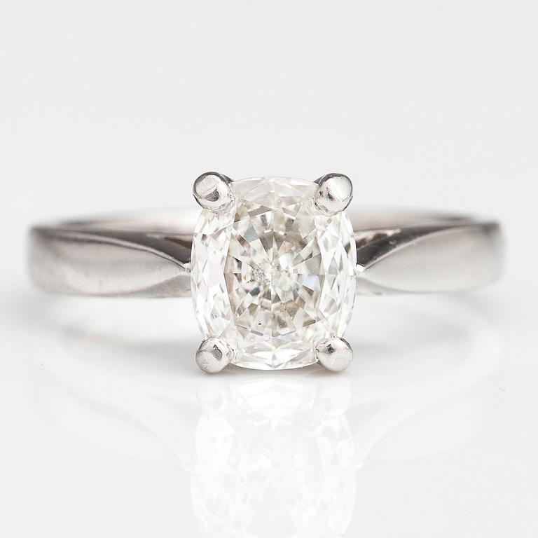 A palladium ring with a cushion brilliant cut diamond ca. 1.50 ct.