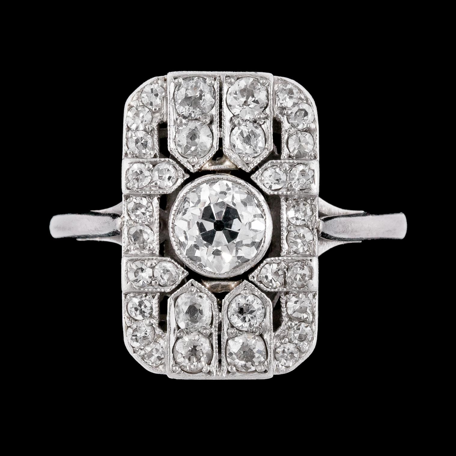 RING, gammalslipade diamanter, tot. ca 3.25 ct, varav mittsten ca 1.25 ct. Art Deco, ca 1930-tal.