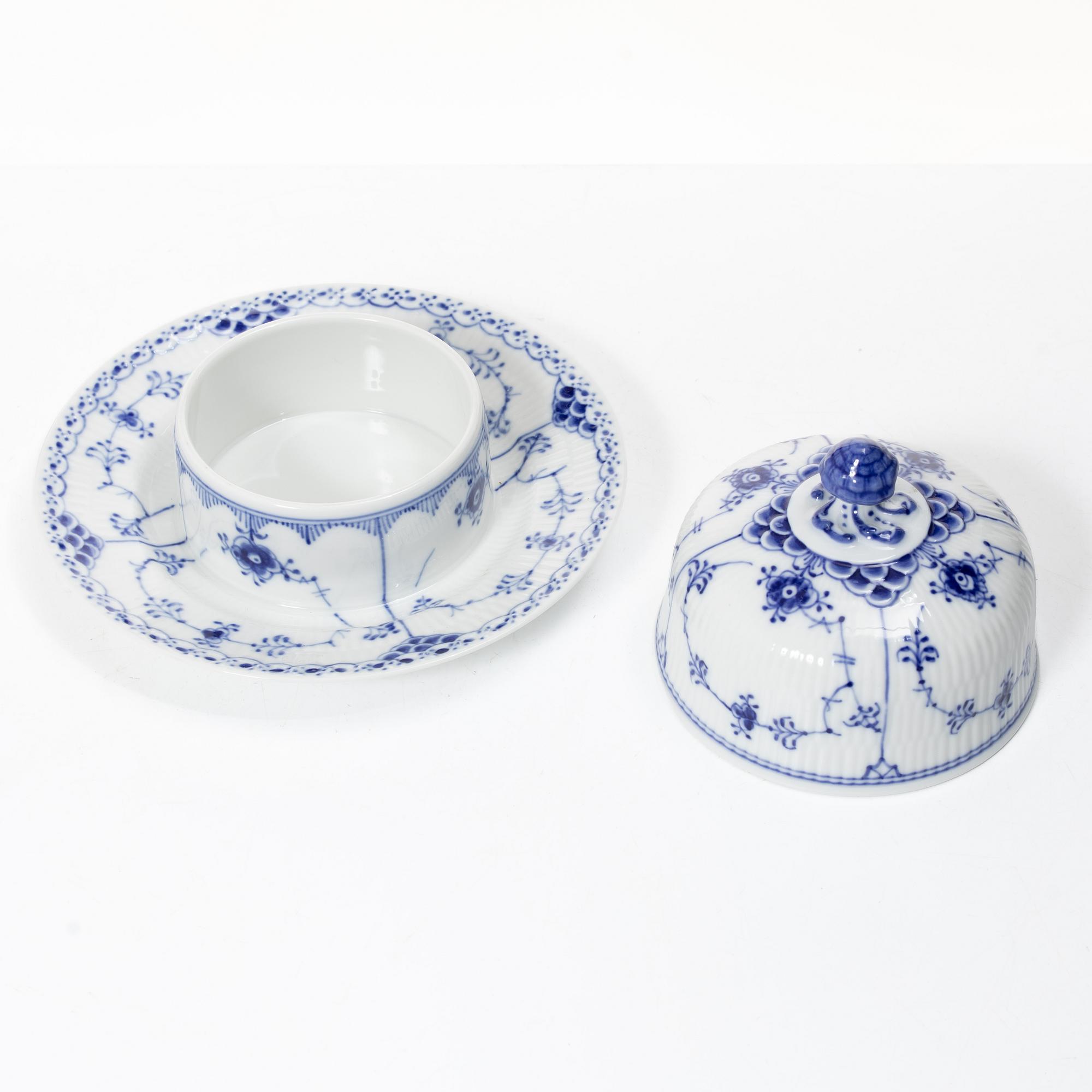 Royal Copenhagen, Smörterrin, porslin, "Musselmalet halvblond", Danmark.