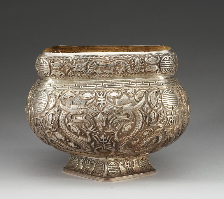 A large silver gilt 'repousse' bowl, late Qing dynasty.