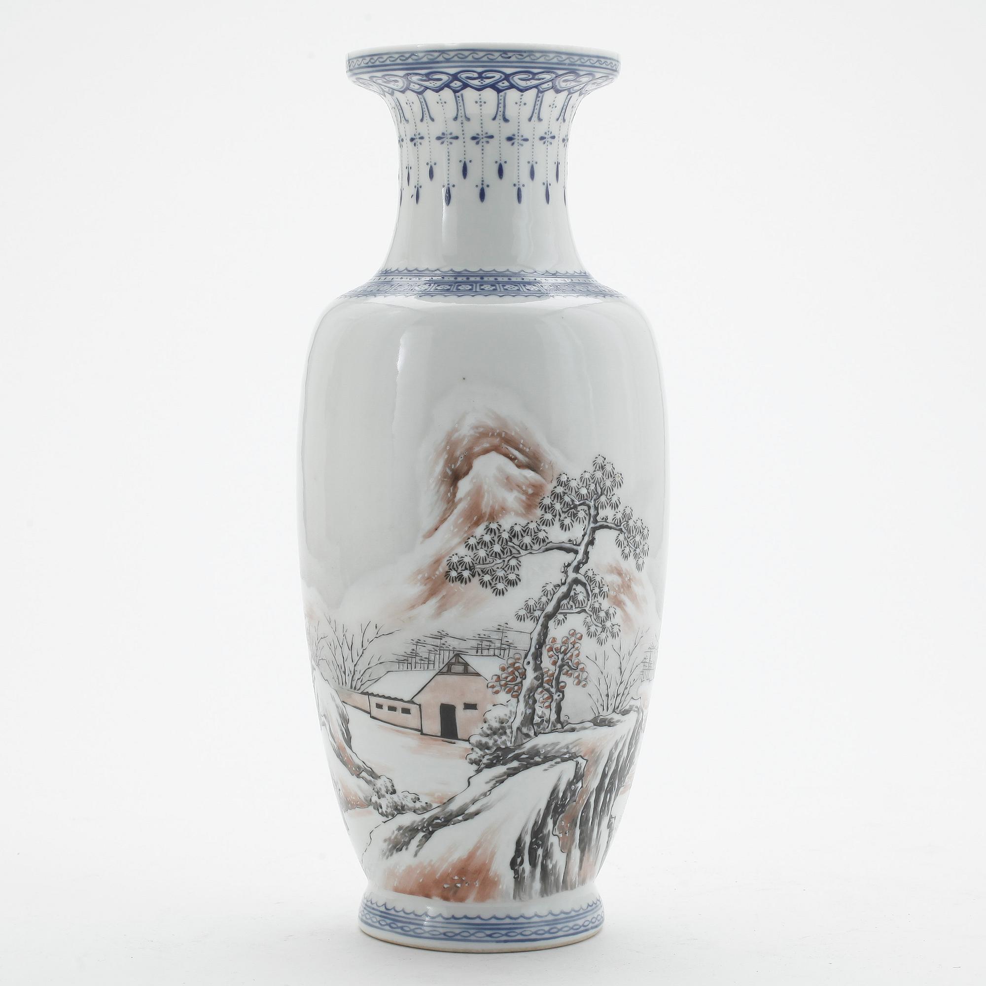 VAS, porslin. Kina, möjligen Republik, 1900-tal.