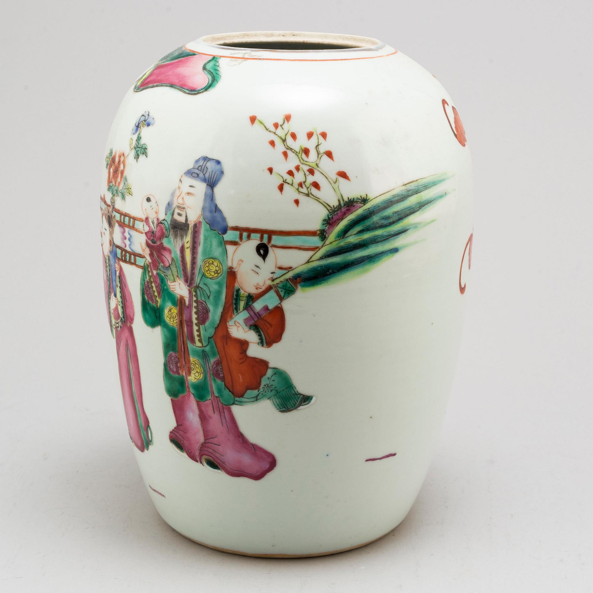 KRUKA, porslin. Kina, Sen Qing omkring 1900.