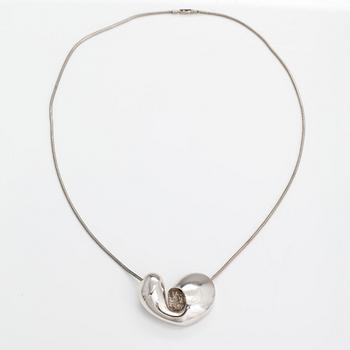 Paul Havgaard, Halsband "Med kärlek", sterlingsilver. Lapponia 1974.