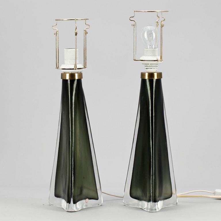 BORDSLAMPOR, ett par, glas, Carl Fagerlund, Orrefors, 1960/70-tal, märkta.