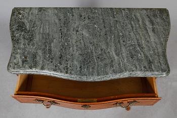 BYRÅ, rokokostil, 1900-talets andra hälft.