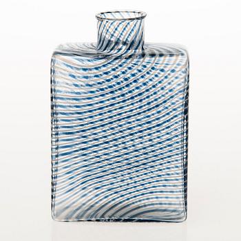 A Kaj Franck flask in filigran glass. Signed Kaj Franck Nuutajärvi Notsjö 1981 and numbered 439/1000.