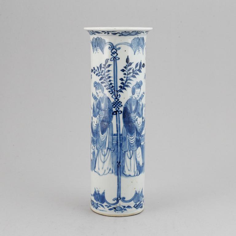 Vas, porslin. Qingdynastin, sent 1800/tidigt 1900-tal.