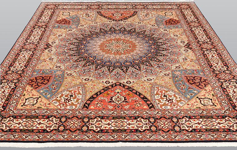 A part silk Tabriz carpet, 50 Radj, ca 261 x 205 cm.