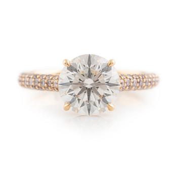 507B. Ring med rund briljantslipad diamant 2.20 ct, medföljande report GIA.