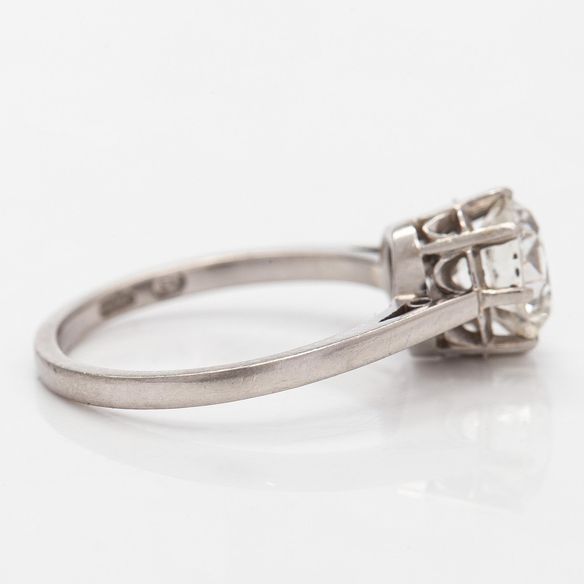 Ring, briljantslipad diamant ca 1,80 ct, platina.