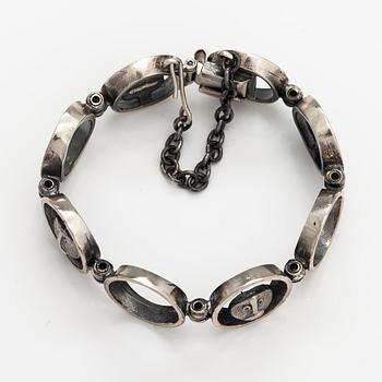 Jorma Laine, A sterling silver bracelet "Mörökölli". Turun Hopea, Turku.