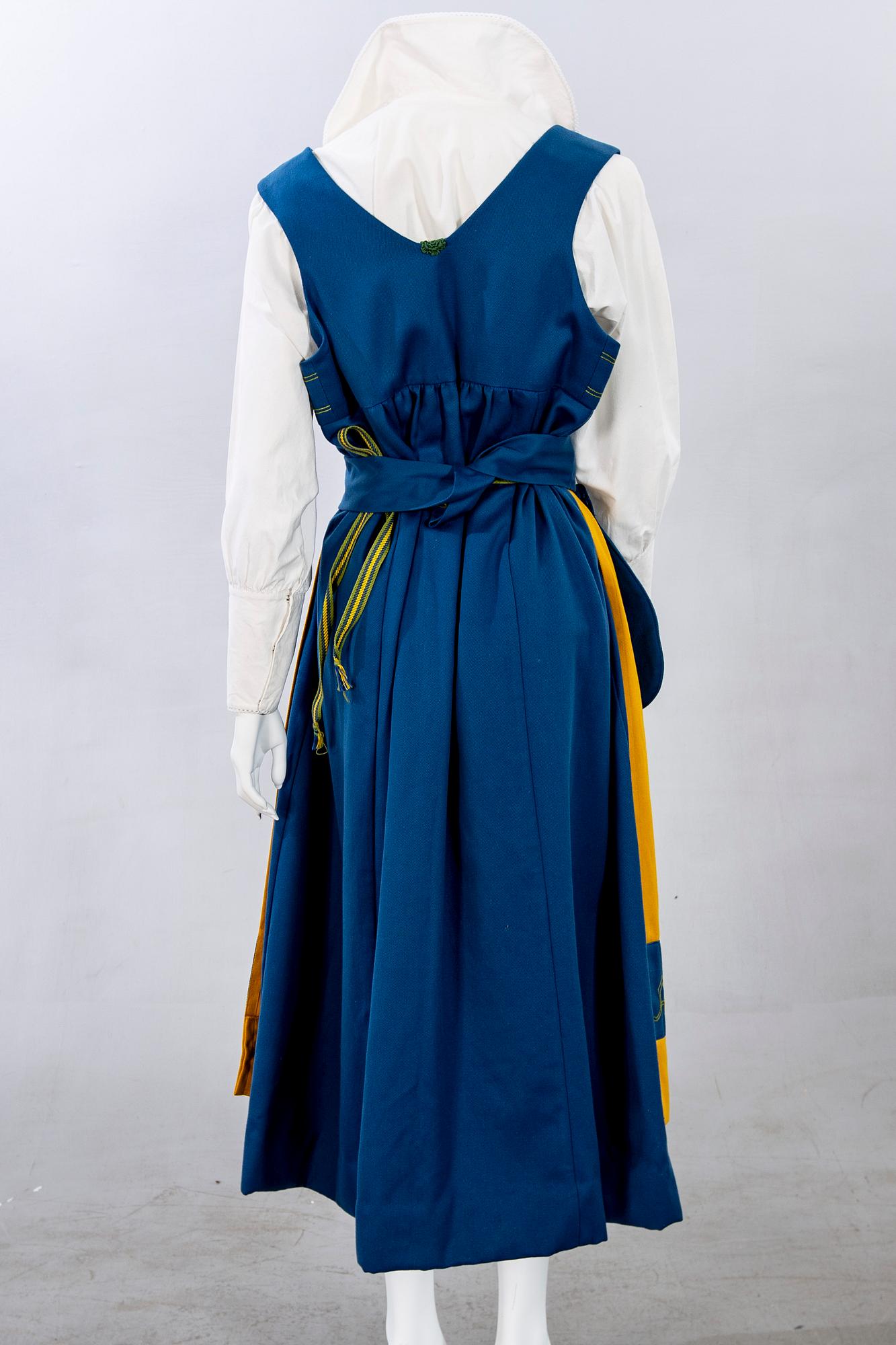 Folkdräkt "Sverigedräkten", 9 dlr 1900-talets andra hälft storl ca 38-40 Ekelund & Espe Ab.