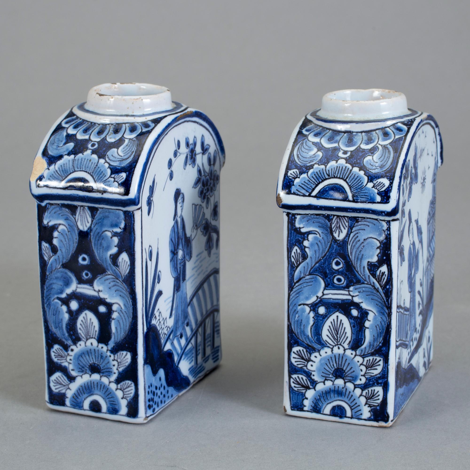 TEDOSOR, ett par, fajans, omkring 1900.
