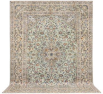 A Kashan carpet, c. 402 x 293 cm.