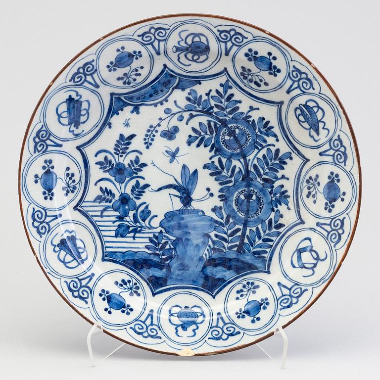 AN 18TH CENTURY FAYENCE PLATE, possibly Delft.