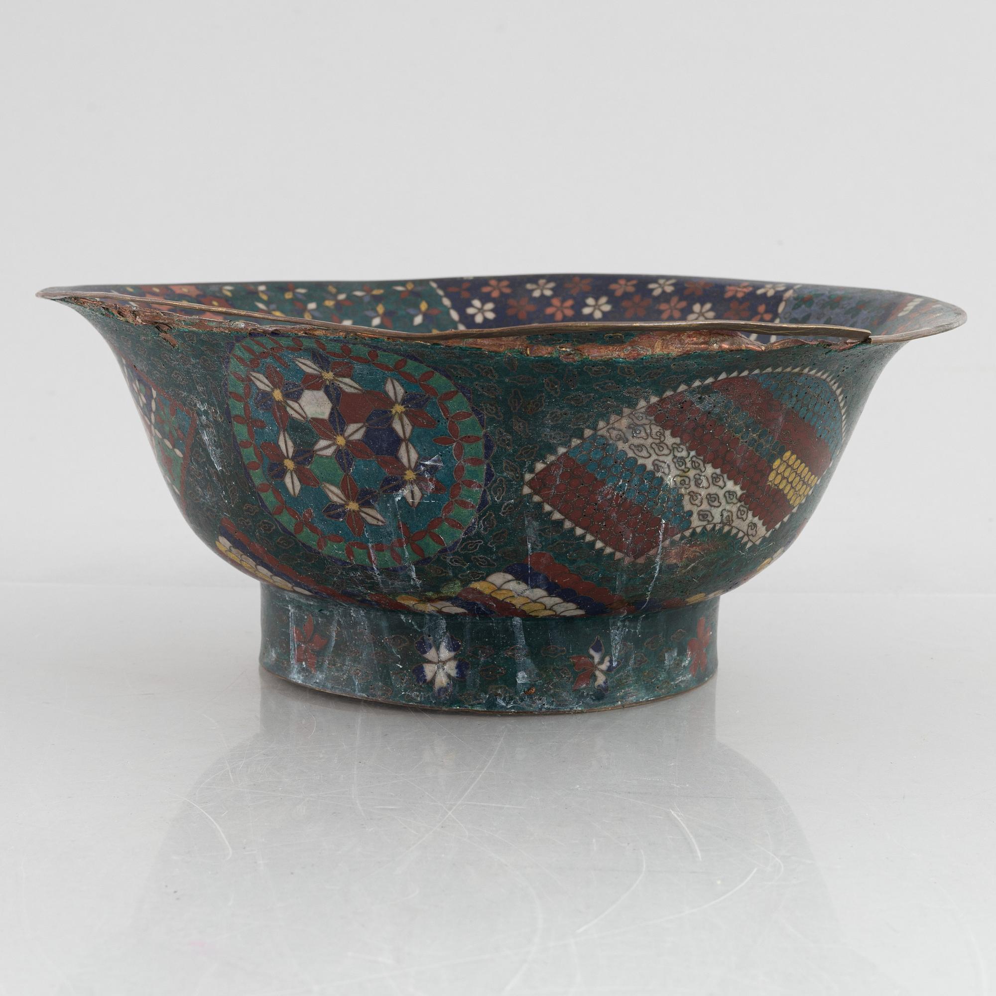 A Japanese closonne bowl, Edo.