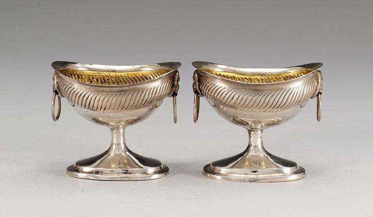 SALTKAR, ett par, silver. Köpenhamn 1822.