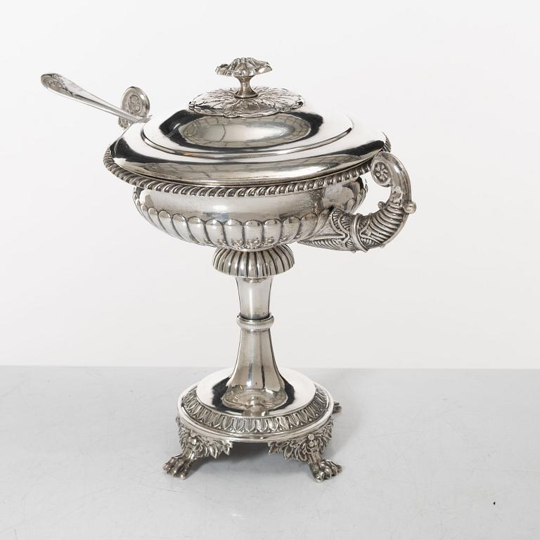 A Swedish silver sugarbowl, marks of Gustaf Folcker, Stockholm 1829.