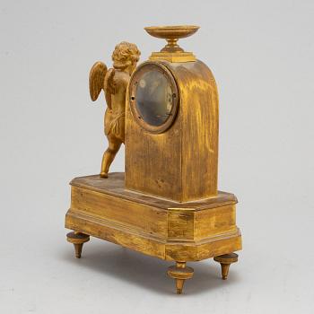 A German Empire mantel clock, early 19th century.