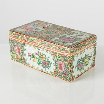 Two blue and white urns and a Canton box with cover, China, 19th century.