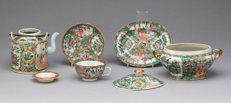 SERVISDELAR, tre delar, porslin. Kina, Kanton, omkring 1900.