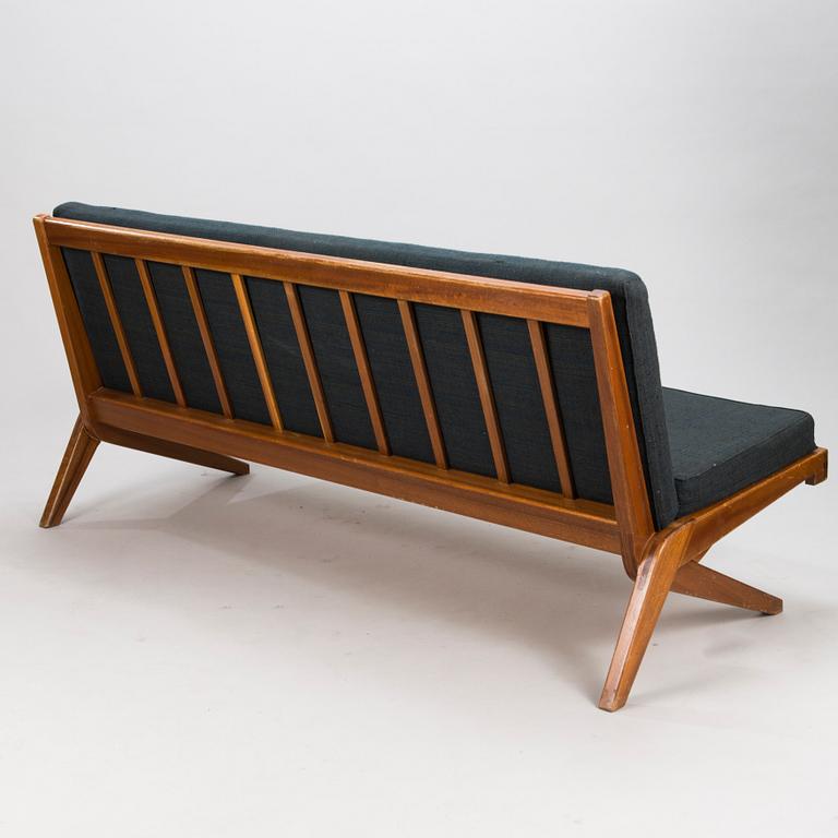 OLAVI HÄNNINEN, A 3-piece 1960s 'Bumerang' sofa suite for HMN Huonekalu Mikko Nupponen, Lahti, Finland.