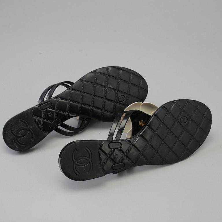 CHANEL, a pair of black plastic sandals. Size 38.