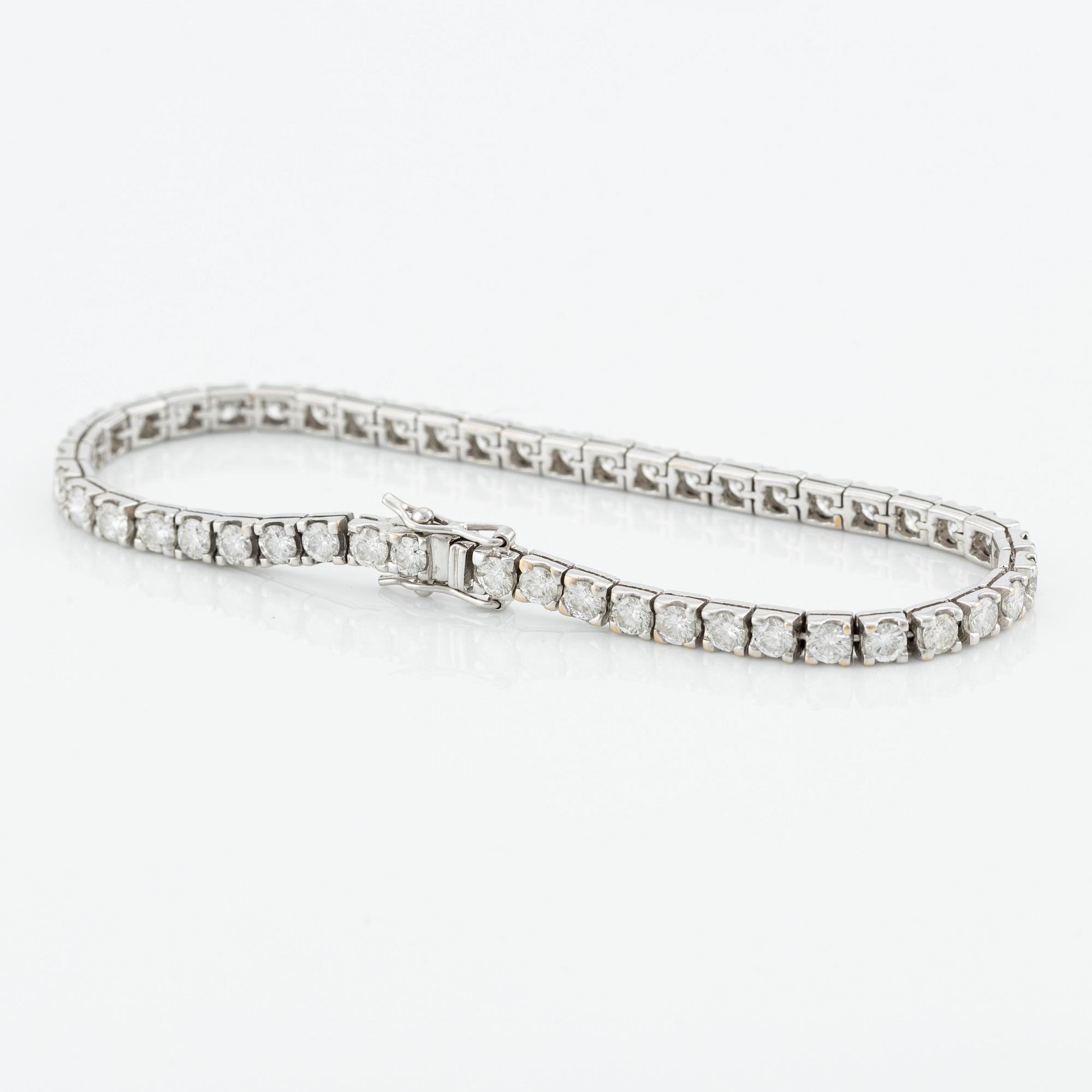 Tennisarmband, vitguld med briljantslipade diamanter, totalt ca 4,80 ct.